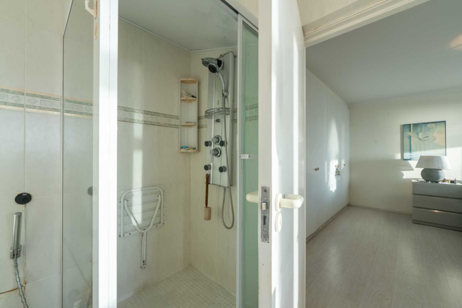 3 Bedroom Property for Sale in Sea Point Western Cape
